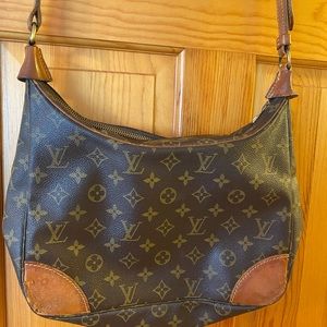Authentic Louis Vuitton monogram Boulogne 30 shoulder crossbody.
